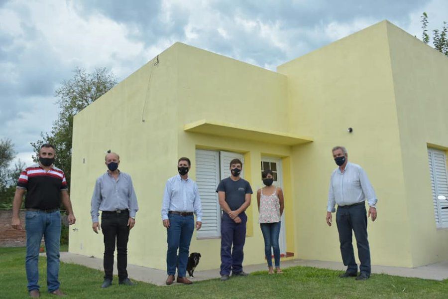 Pirola en entrega de Viviendas para Las Colonias