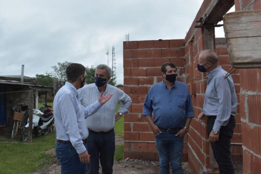 Pirola en entrega de Viviendas para Las Colonias