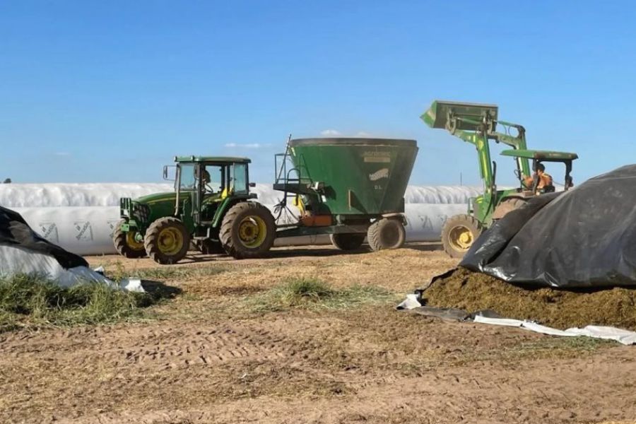 Mixer vertical en Tambo de Mariano - Foto Clarin Rural