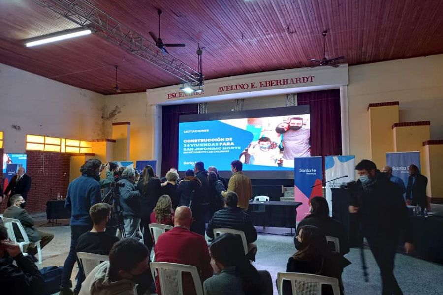 Pirola en entrega de viviendas en San Jerónimo Norte