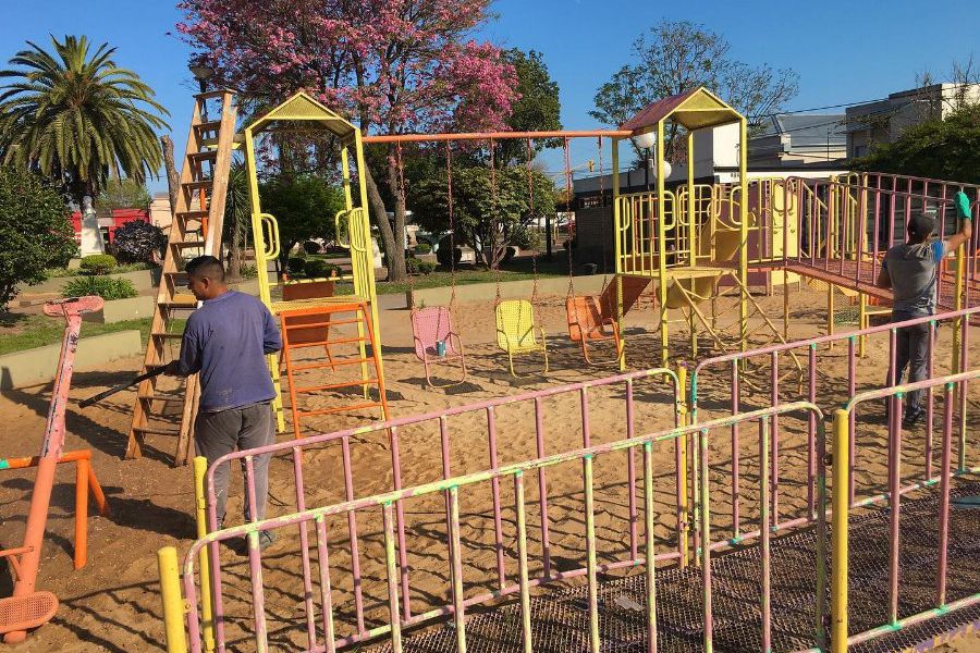 Trabajos de mantinimiento y pintura en Plaza Sarmiento