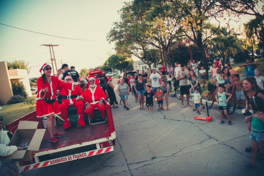 Papá Noel recorrió las plazas franckinas