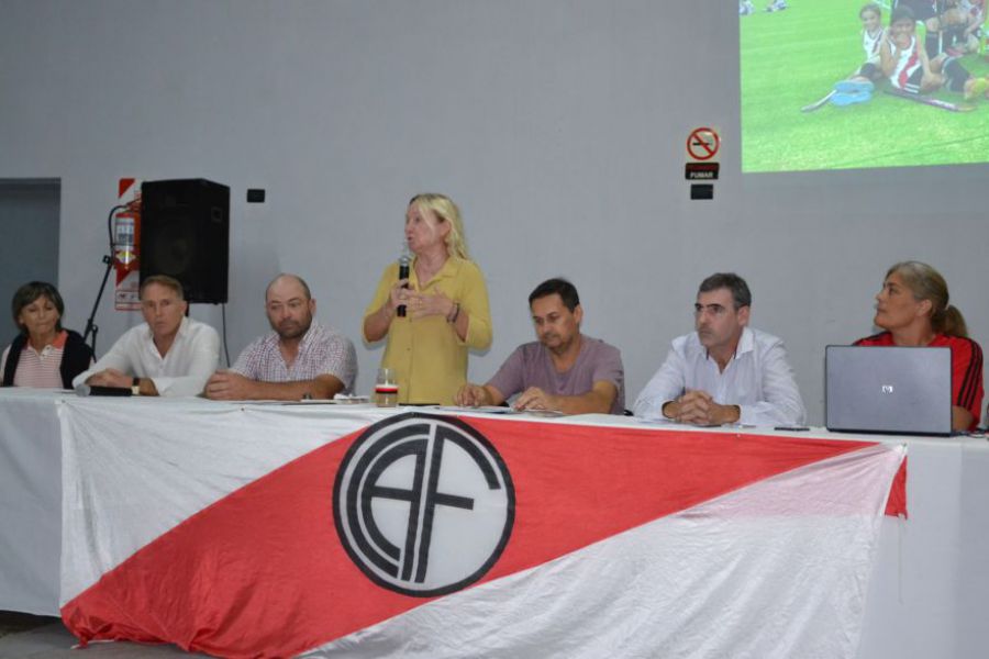 Presentación proyecto Cancha de sintético CAF