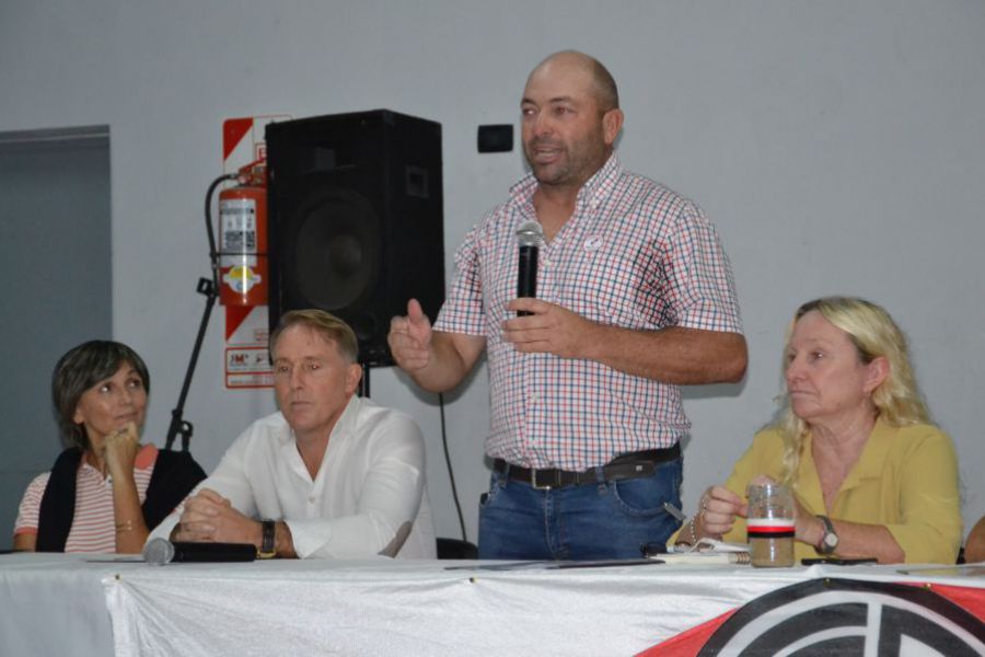 Presentación proyecto Cancha de sintético CAF