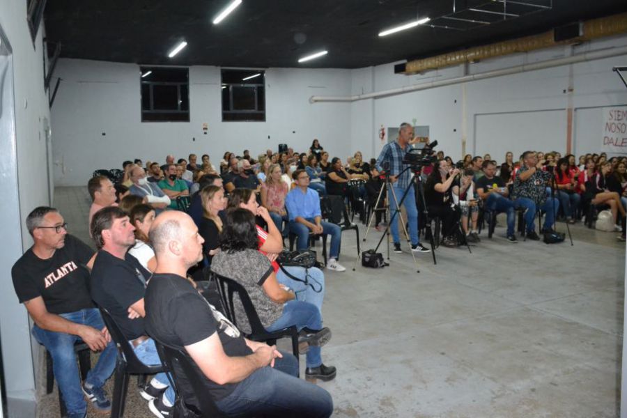 Presentación proyecto Cancha de sintético CAF