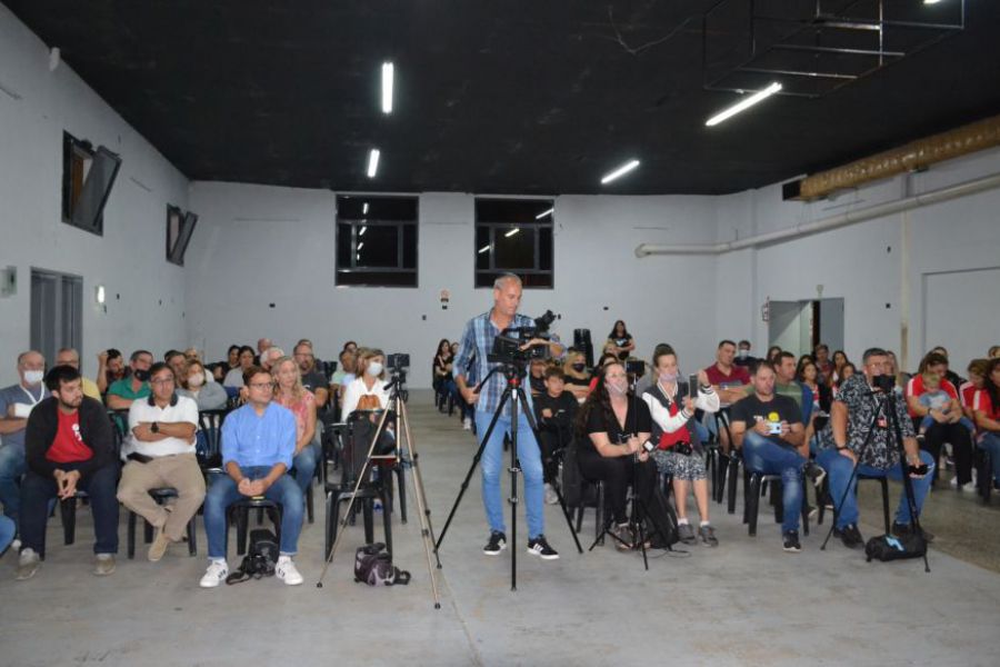 Presentación proyecto Cancha de sintético CAF