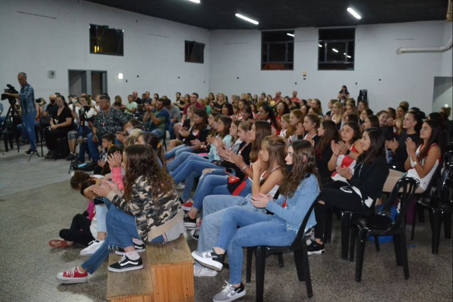 Presentación proyecto Cancha de sintético CAF