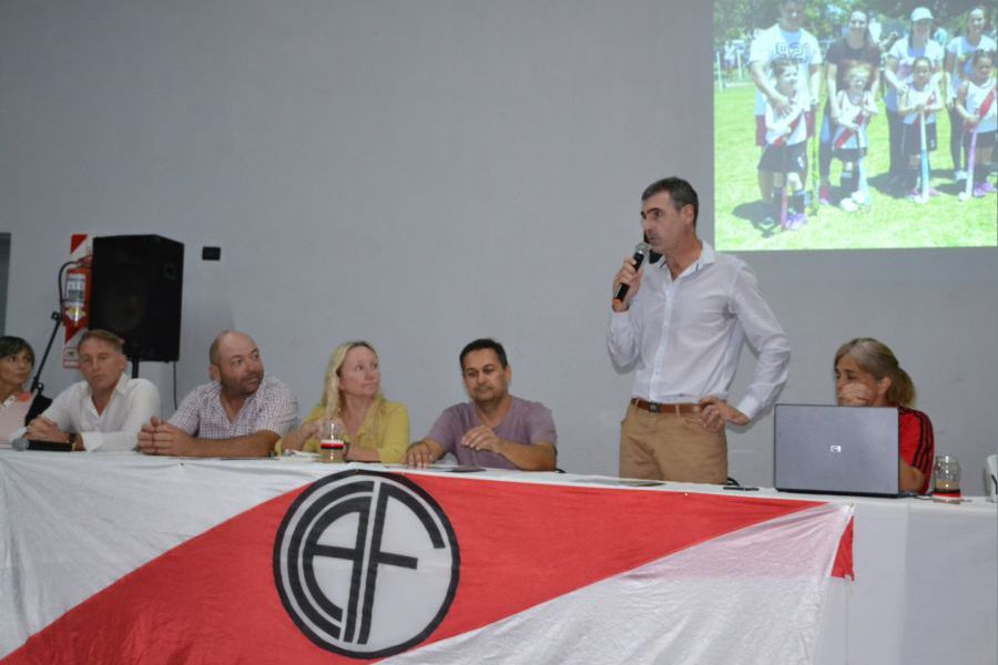 Presentación proyecto Cancha de sintético CAF