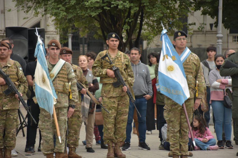 Pirola en la Plaza 25 de Mayo