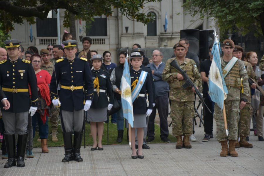 Pirola en la Plaza 25 de Mayo