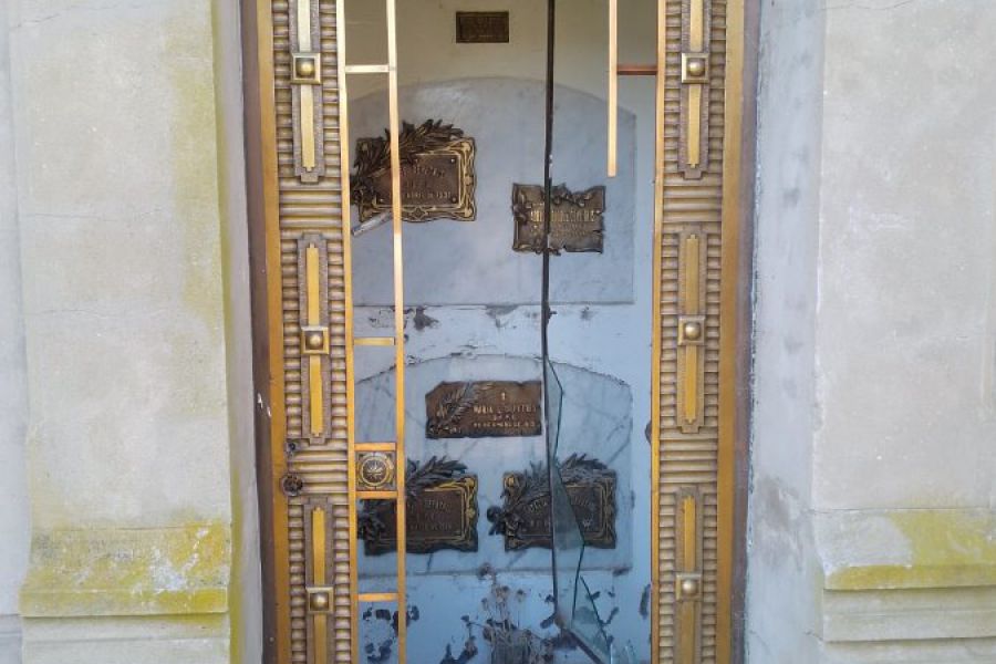 Robo y vandalismo en el Cementerio de San Agustín