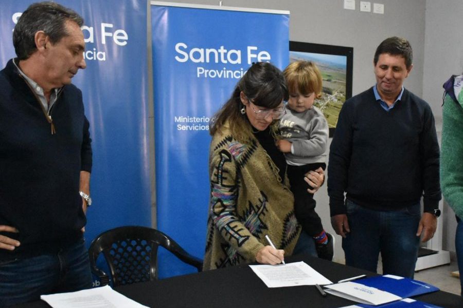 Pirola en entrega de nuevas viviendas