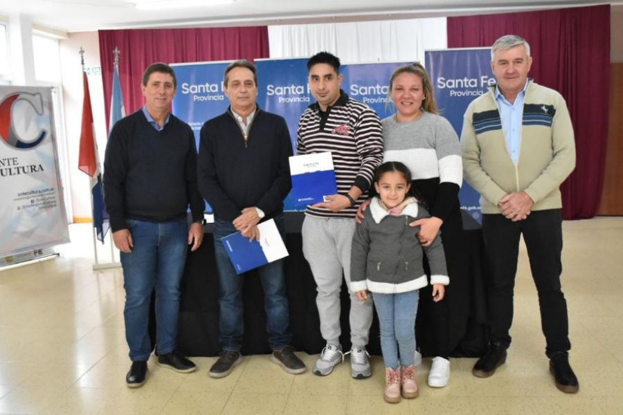 Pirola en entrega de nuevas viviendas