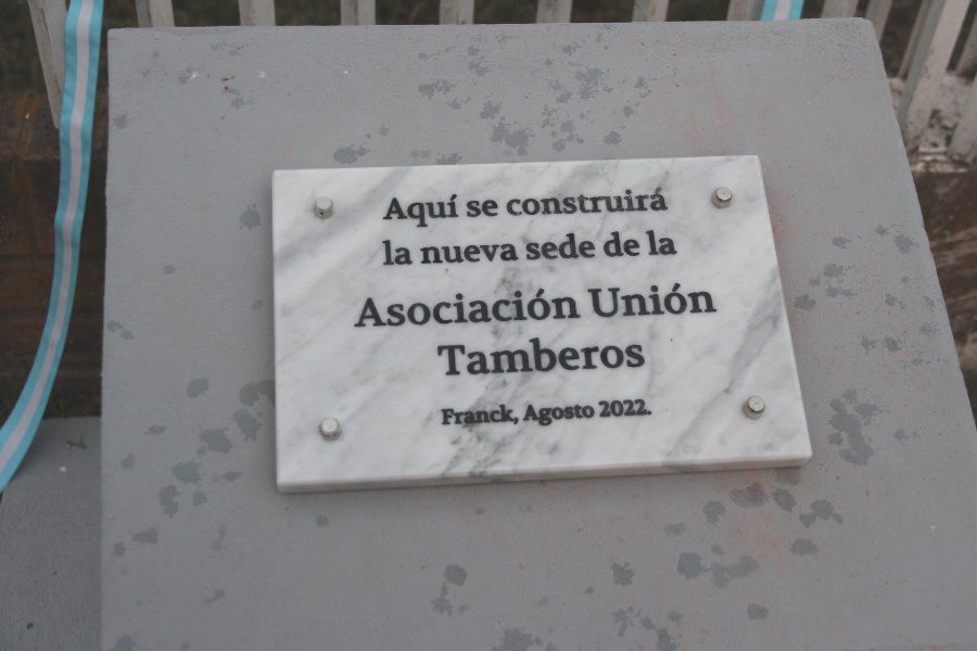 Descubrimiento de piedra fundacional AUT