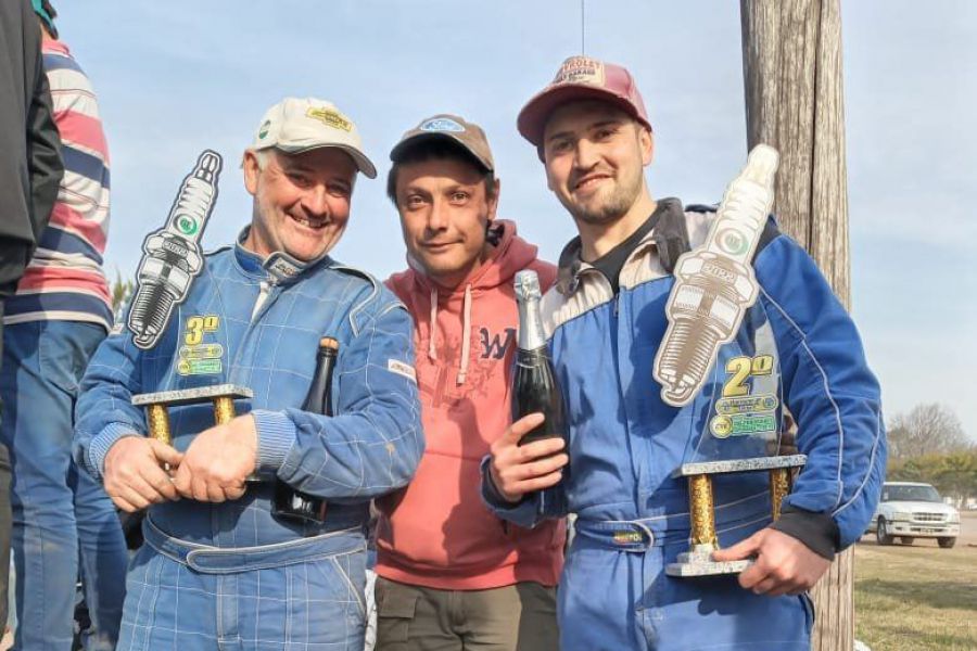 Amilcar y Joaquín Salzmann con Ema Dondo