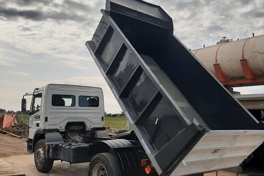 Camión Comunal con caja volcadora