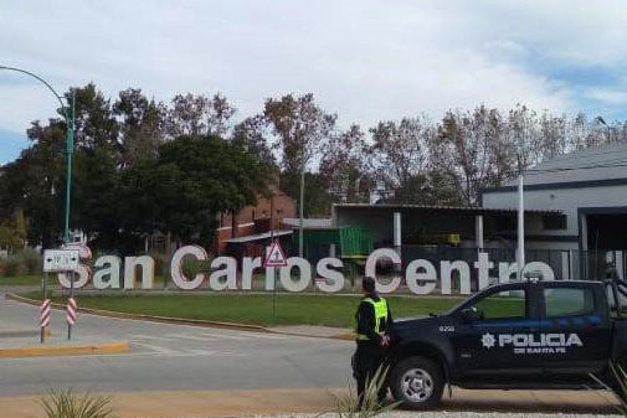 Policía en ingreso de San Carlos Centro - Foto URXI