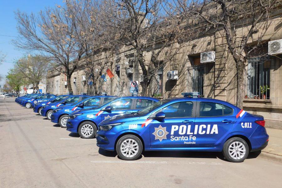 Entrega de móviles Policiales - Foto URXI