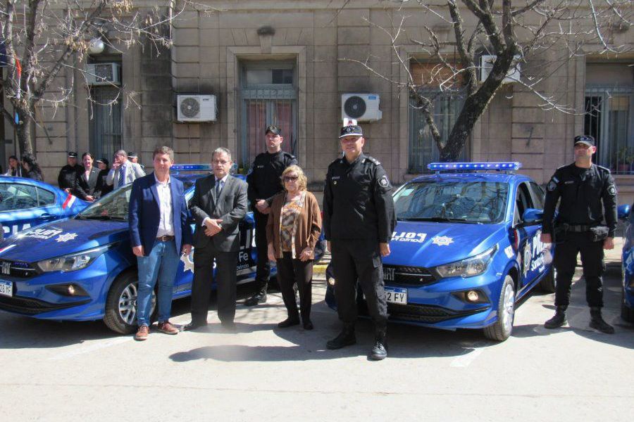 Entrega de moviles Policiales - Foto URXI