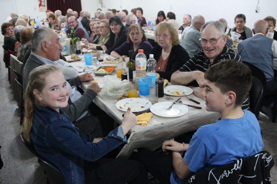 Cena en el Club de Abuelos