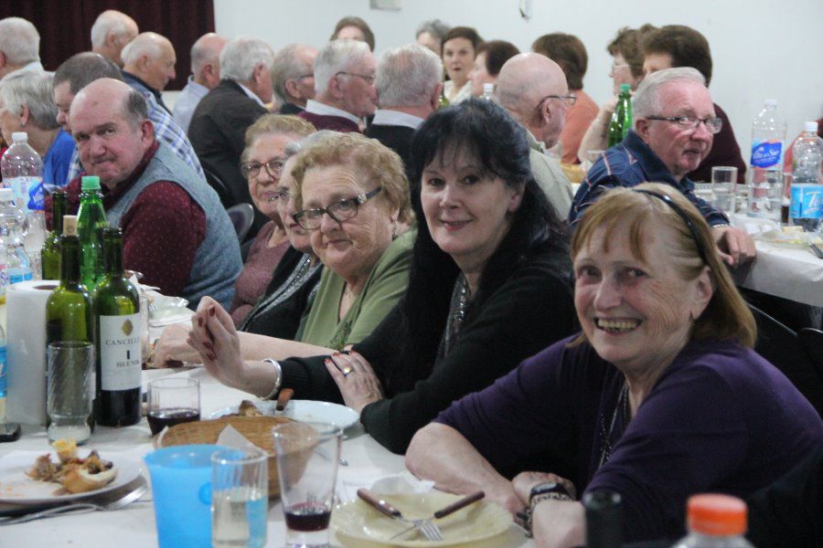 Cena en el Club de Abuelos