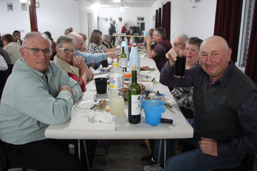 Cena en el Club de Abuelos