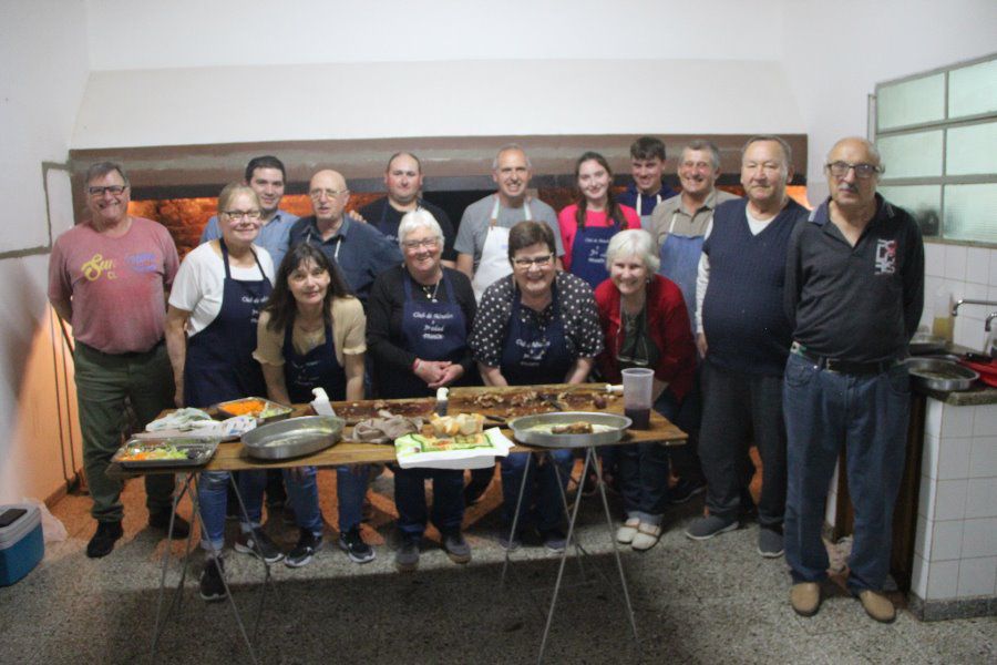 Cena en el Club de Abuelos