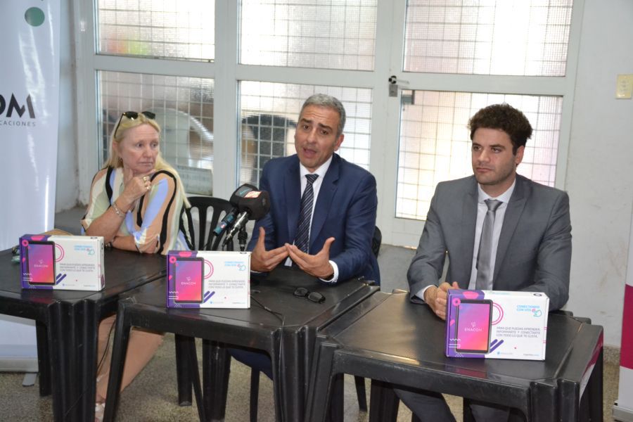 Entrega de Tablets en el CAF