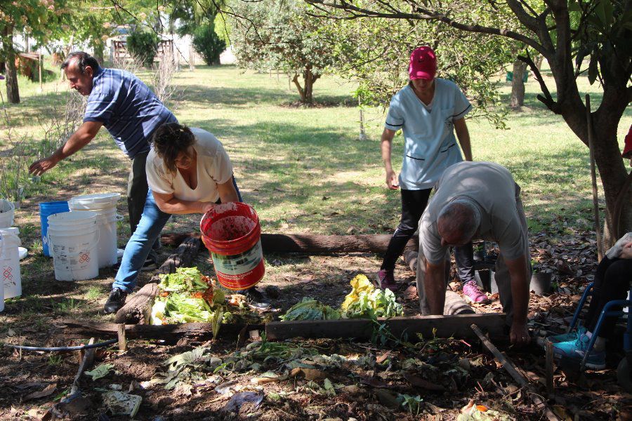 Lombricario en vivero comunal