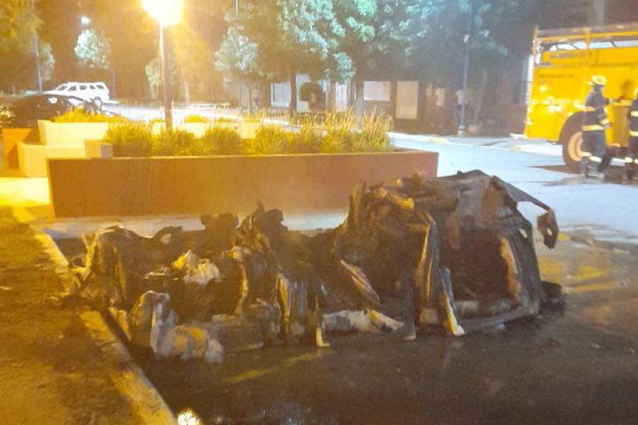 Incendio de baños químicos: se identificó a los posibles autores