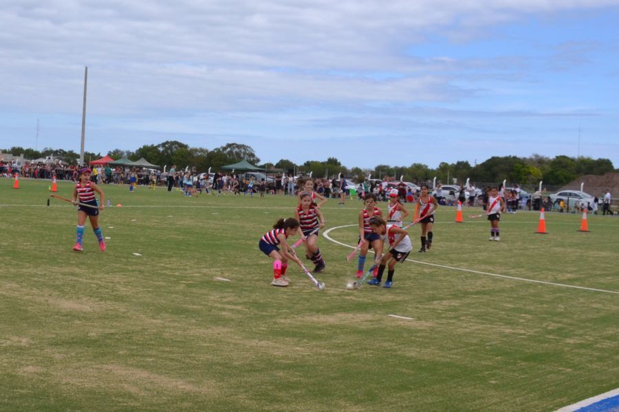 Encuentro de hockey infantil en el CAF