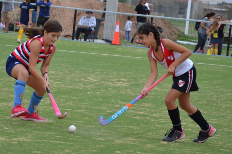 Encuentro de hockey infantil en el CAF