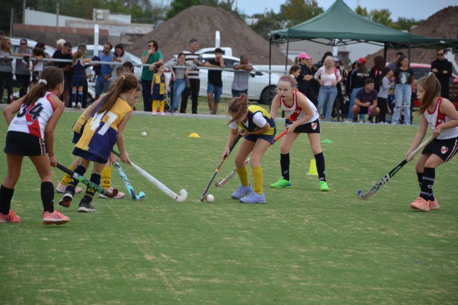 Encuentro de hockey infantil en el CAF