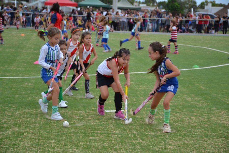 Encuentro de hockey infantil en el CAF