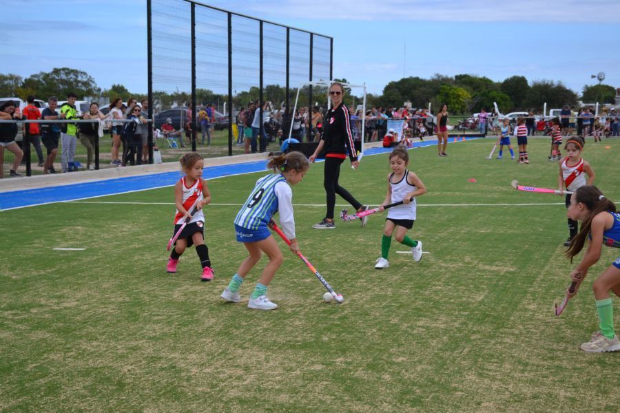 Encuentro de hockey infantil en el CAF