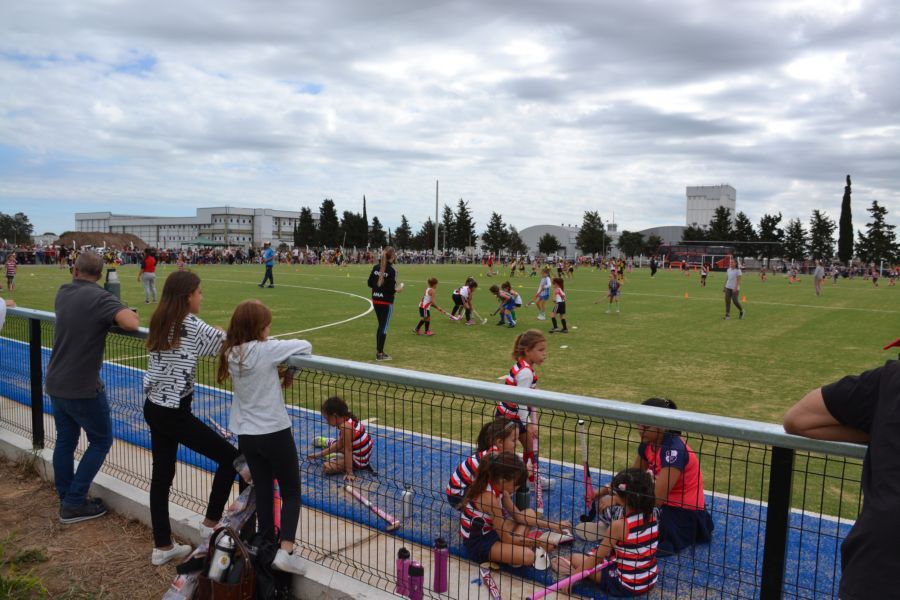 Encuentro de hockey infantil en el CAF