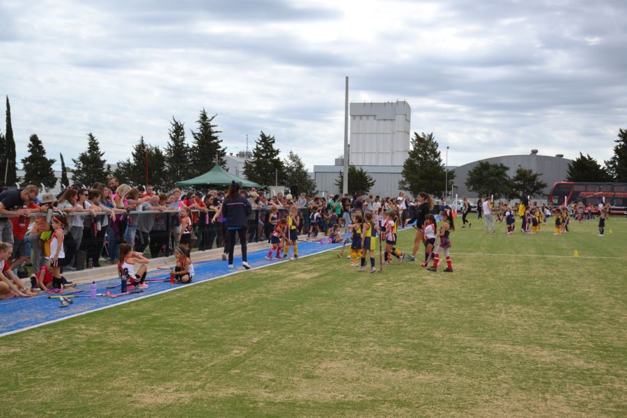 Encuentro de hockey infantil en el CAF