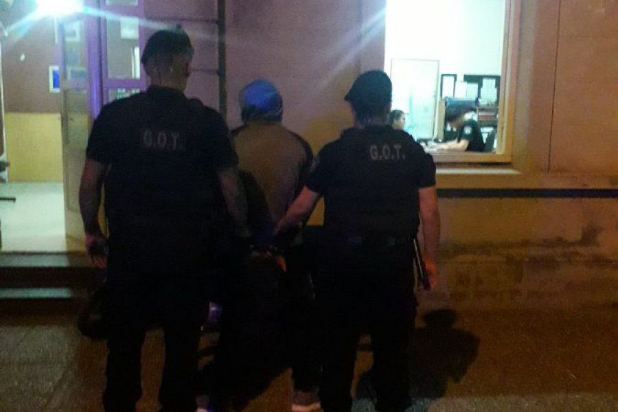 Motocicleta recuperada y detención - Foto URXI