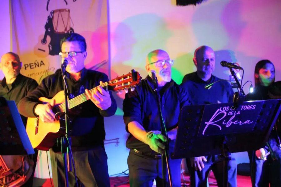 Peña abierta de Los Cantores de la Ribera