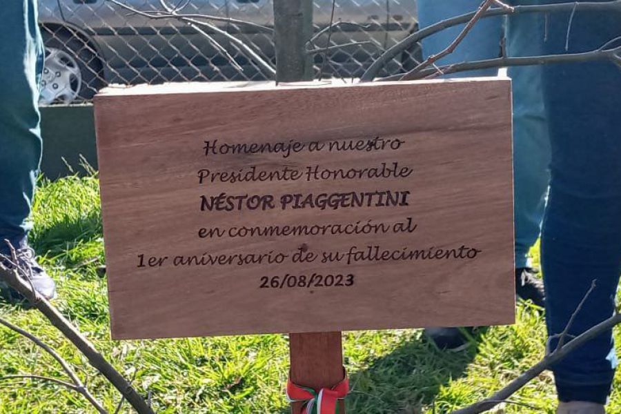 Homenaje a Néstor Piaggentini