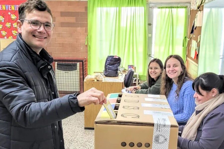 Damián Franzen votando
