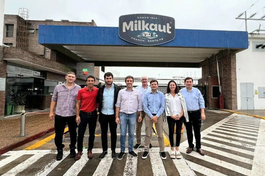 Autoridades provinciales en Milkaut