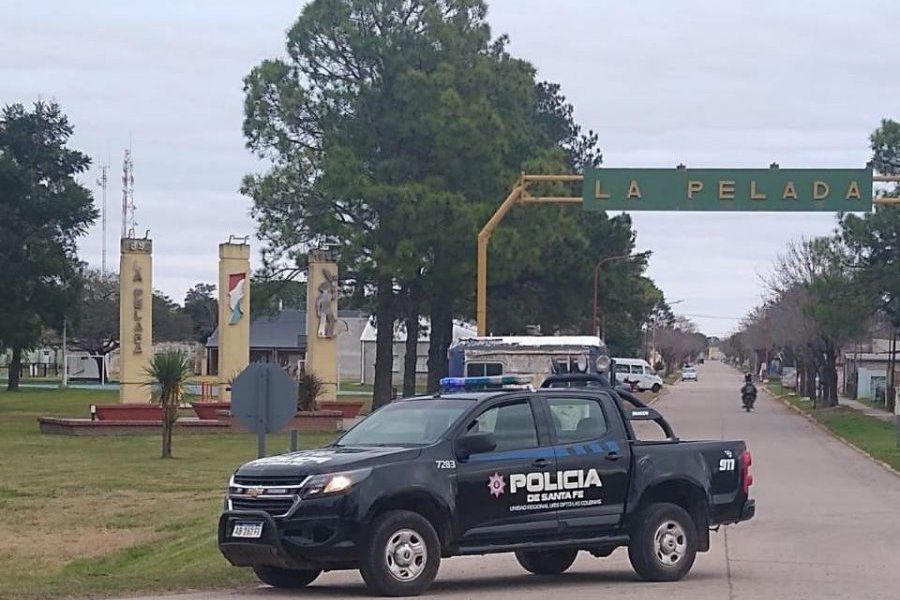 Policía en acceso La Pelada - Foto URXI