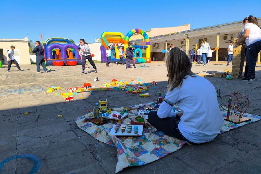 Pirola fortaleciendo Derechos con docentes y directivos