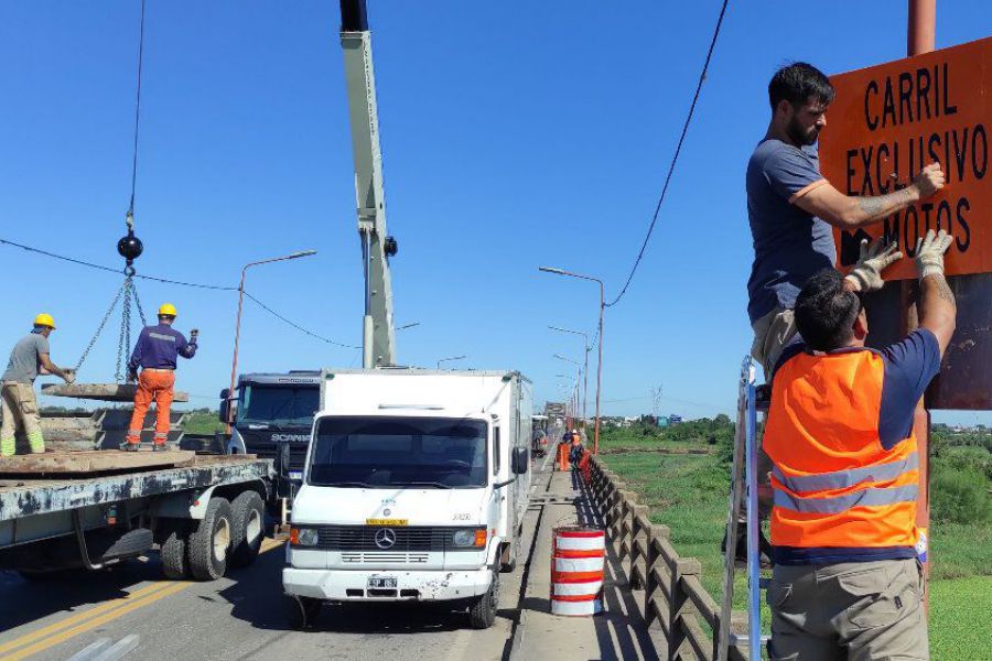 Avanzan con la instalación del bailey en el Carretero