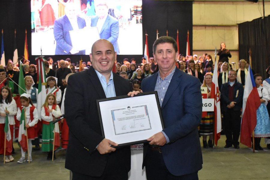 Pirola en la Fiesta de las Colectividades