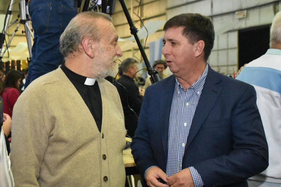 Pirola en la Fiesta de las Colectividades