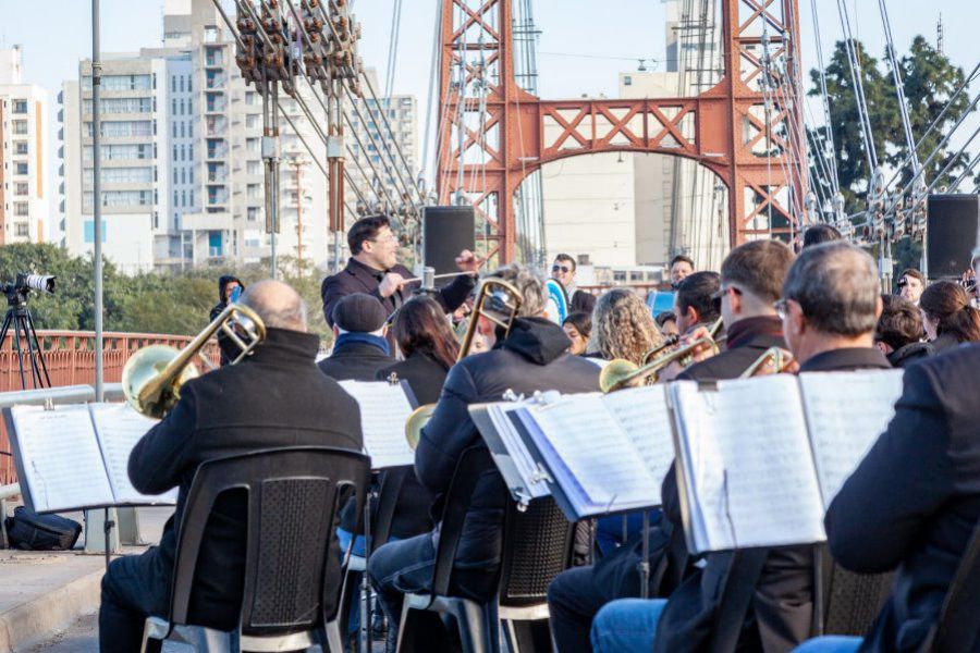 Banda Comunal de Franck en Puente Colgante