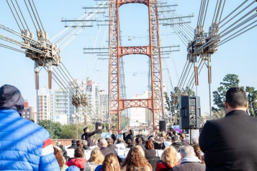 Banda Comunal de Franck en Puente Colgante