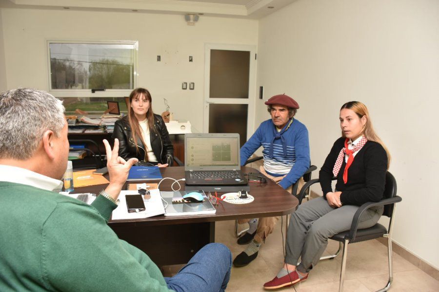 Pirola y Van Strate cerca de las instituciones
